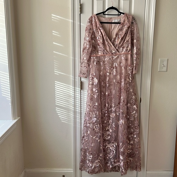 Mac Duggal Embellished V Neck Illusion Long Sleeve A Line Gown in Rose Size 12 - Picture 5 of 12